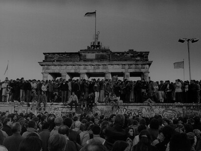 Al finalizar la Segunda Guerra Mundial se creó un orden internacional dividido en dos bloques, uno al que se le denominaba «socialista», liderado por la Unión Soviética; el otro bloque, conocido como Occidental o democrático, liderado por Estados Unidos