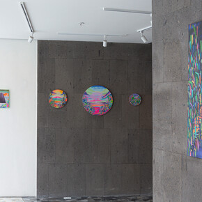 César Urrutia, Saturday night, vista de exhibición. Cortesía de la Galería Hilario Galguera