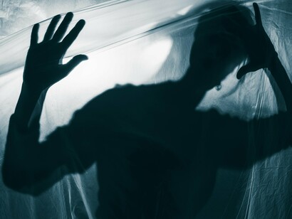 Às vezes até parece que realmente vivemos num calvário em busca de redenção. Só não me deixo levar por isso porque acho que Deus não faria tal crueldade com os seus, será?




