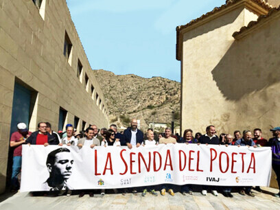 La senda recorre los lugares más significativos en la vida del poeta: desde Orihuela, pasando por Cox, donde vivió junto a su esposa Josefina Manresa; por Elche, ciudad donde residieron su viuda e hijo y donde se ubica la Universidad Miguel Hernández; y culminando en Alicante, donde fue enterrado el 28 de marzo de 1942. Orihuela . España