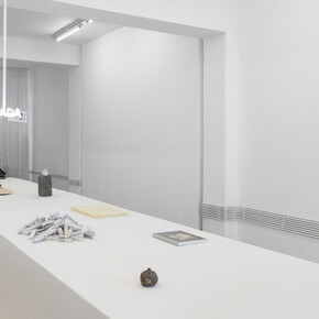 Vários artistas, O banquete ⁽¹⁾, vista da exposição. Cortesia da Galeria Nave