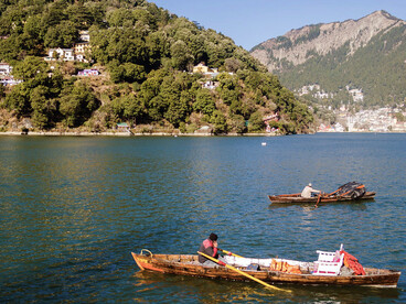 Framed by seven hills, Nainital is a beautiful lake resort town set in a lush valley at an altitude of 1,938 metres. At its heart lies Nainital Lake, a popular boating site, with the Naina Devi Hindu Temple on its northern shor