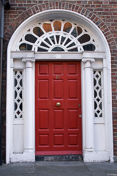 Portas. O rosto de cada casa