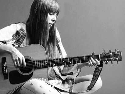 Joni Mitchell ha creato tanta e tale bellezza che la sua eredità continuerà a brillare in eterno