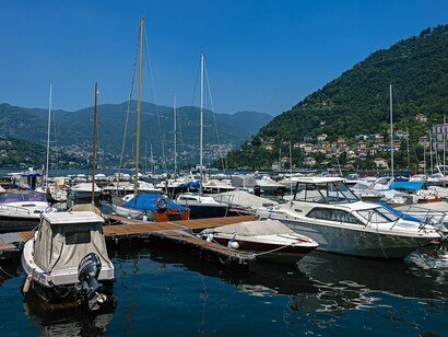 Barche ormeggiate, marina di Como, Italia