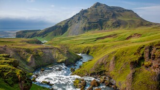 Skógafoss, Iceland. Ihr Kind hätte seine letzte große Flussfahrt machen können
