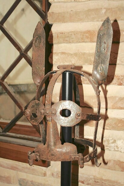 Máscara da vergonha no Museu Medieval do Crime em Rothenburg