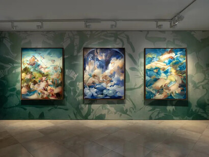 Flora Yukhnovich, Egg, vista della mostra. Cortesia di Victoria Miro