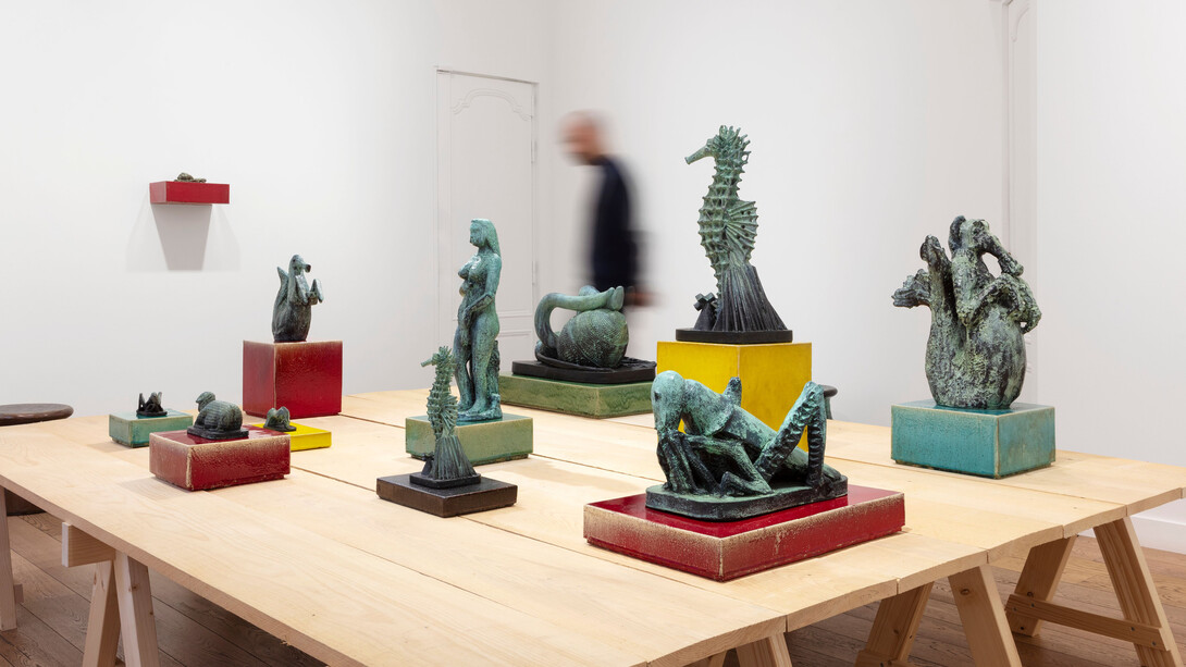 Vue de l’exposition de Johan Creten 'How to explain the
Sculptures to an Influencer?' à Perrotin Matignon, Paris,
2024. Photo: Tanguy Beurdeley ©Johan Creten/ADAGP,
Paris, 2024. Courtesy of the artist and Perrotin