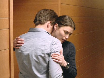 Fuerza mayor. Los actores Brady Corbet y Fanni Metelius