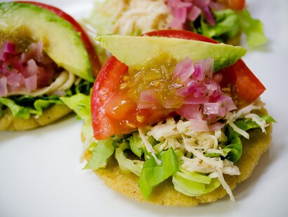Salbutes de pollo