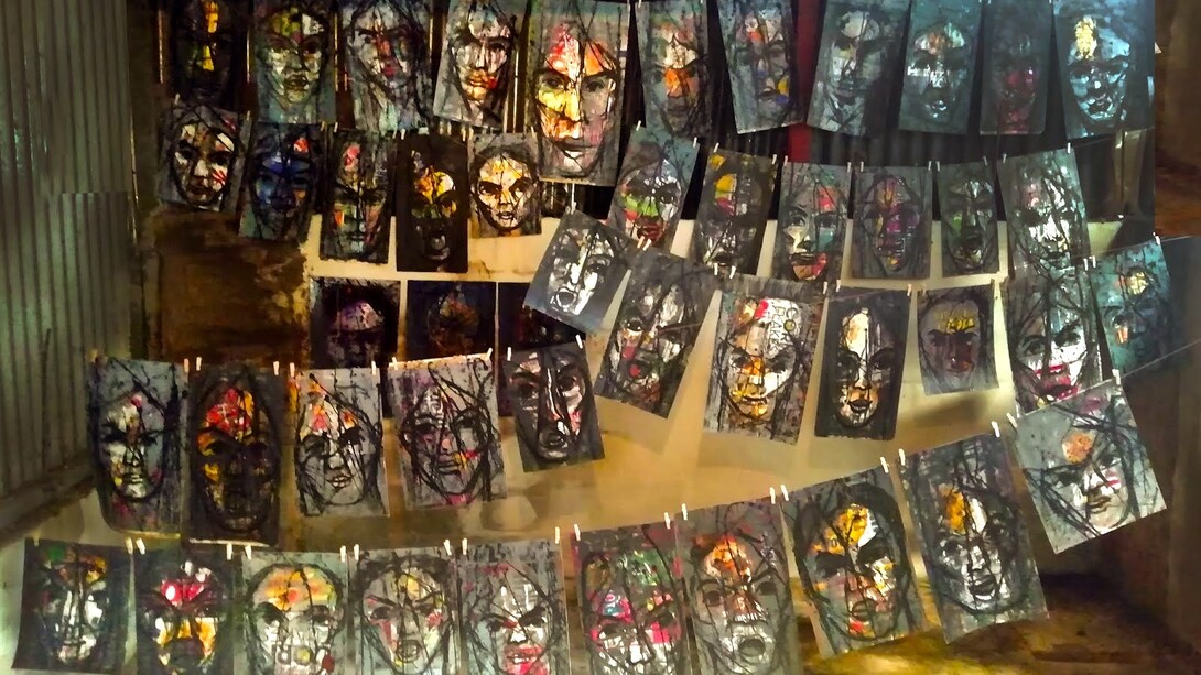 Othelo Quirval: «Desaparecidos de Ayotzinapa», 2016, instalación con retratos en acrílico sobre cartón de empaques de cereal
