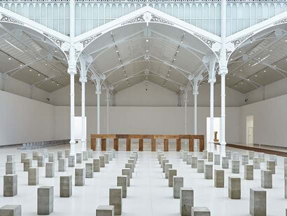 Vista de sala de la exposición Carl Andre. Escultura como lugar, 1958-2010, 2015