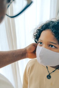 O uso de máscaras: uma defesa simples, mas vital, na luta contra o Covid-19