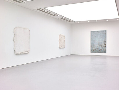 Bram Bogart, Exhibition view. Courtesy of Saatchi Gallery