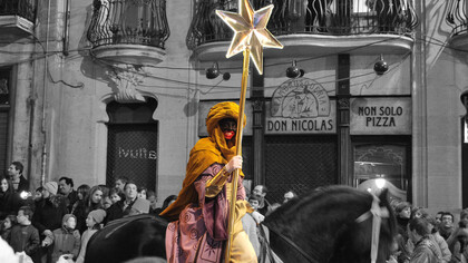 El rey Baltasar en Alcoy: a falta de camellos, bueno es un caballo