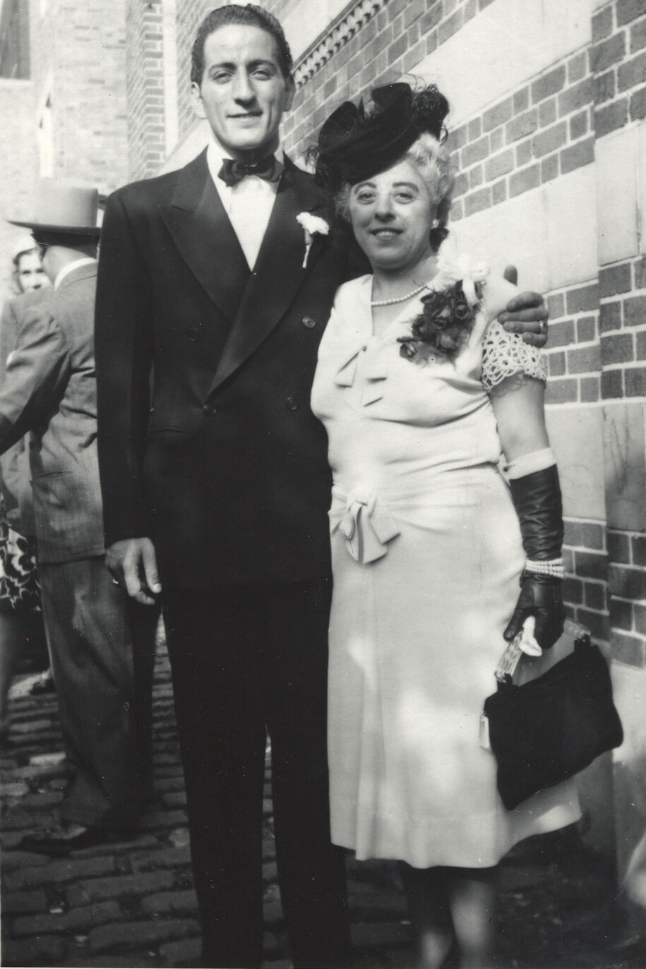 Tony Bennett  & Mom outside 