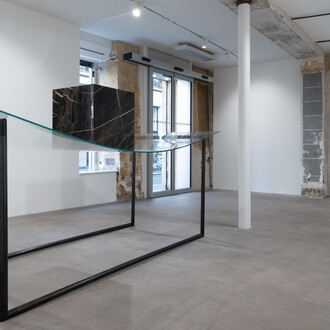 Arcangelo Sassolino, Aux abords du séisme, vue d'exposition. Avec l’aimable autorisation de la Galleria Continua