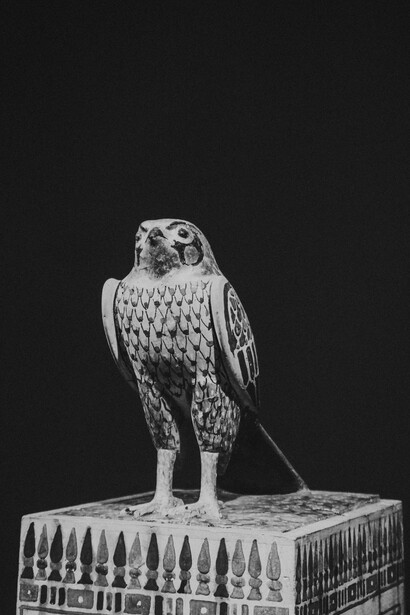 Representado como un halcón, Horus era el dios egipcio del cielo, el sol, la protección, la curación y el reinado