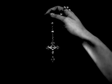 With the Komboskini in hand, a faithful Christian turns their heart toward God