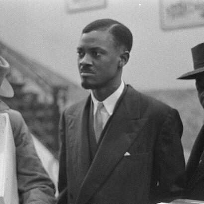 Der Kongo erlangte 1960 seine Unabhängigkeit von Belgien, wo Patrice Lumumba, ein nationalistischer Führer, die Wahlen gewann und zum Premierminister ernannt wurde. Bild: Patrice Lumumba in Brussel. Aufnahme um Januar 1960