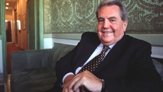 Pontiggia sottolineava l'importanza della revisione e della cura dello stile nella creazione letteraria. Nella foto Giuseppe Pontiggia