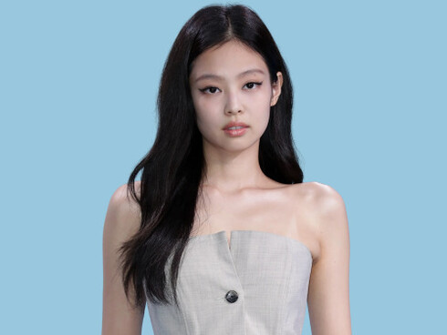 Nayeon do grupo de k-pop Twice teve sua imagem destacada pela gravadora em que fazia parte, deixando as demais integrantes da banda ofuscadas pelo favoritismo que recebia