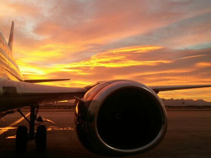 Após todo este estresse, finalmente embarco com destino ao Rio. Desembarco no Santos Dumont e me deparo com mais outro aeroporto com puxadinhos

 
