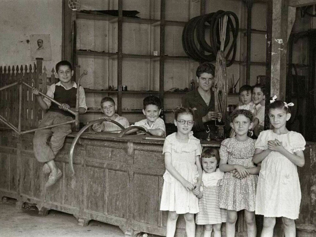 La vida por delante, La infancia en la calle, 1941-1951, Fotografías de Valentín Vega. Courtesy of MNA