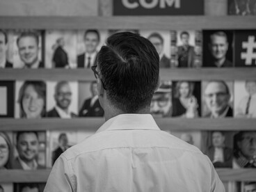 Como espectador, uno es frecuentemente abrumado por figuras mediáticas