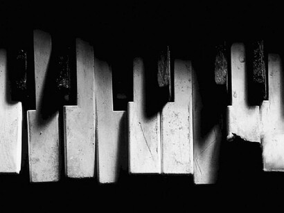 El sonido a través de las teclas de un piano