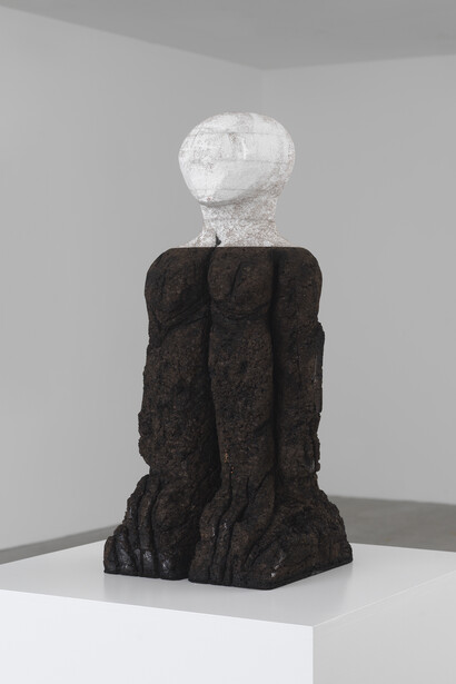 Huma Bhabha
Past Life
2018
Cork, Styrofoam, acrylic pain, oil stick
61 x 30.5 x 30.5 cm / 24 x 12 x 12 in
© Huma Bhabha
Courtesy the artist and Salon 94, New York