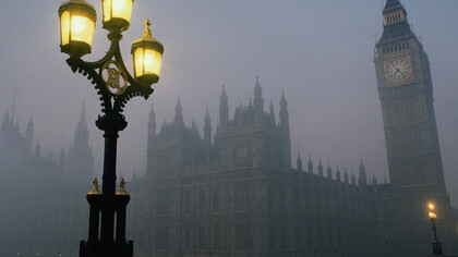 Londres. El Big Ben entre la niebla