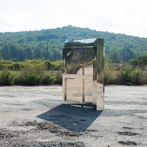 Stefan Brüggemann Outdoor 2016 Stainless Steel 235 x 240 x 15 cm / 92 1/2 x 94 1/2 x 5 7/8 in. © Stefan Bruüggemann Courtesy the artist and Hauser & Wirth 