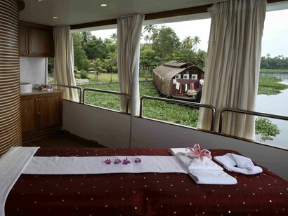 Aura spa deck