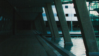 A urbanização intensa alterou os ciclos naturais e intensificou as enchentes urbanas. Conheça como as cidades esponjas e os pavimentos permeáveis podem melhorar a infiltração e reduzir o impacto das enchentes