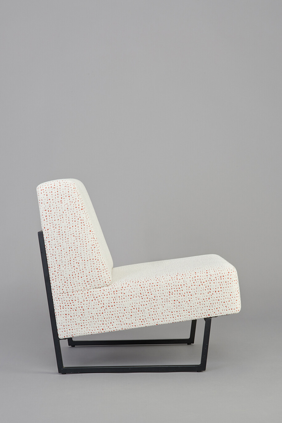 Low chair FG2 / Courchevel de Pierre Guariche, Produced by Sièges Témoins - 1959/1960, Courtesy of Pascal Cuisinier