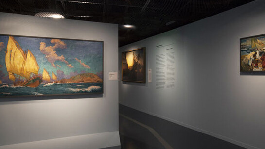 Vue de l'exposition "Peintures des lointains" © musée du quai Branly - Jacques Chirac, photo Gautier Deblonde
