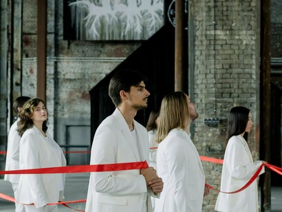 A piora foi significativa: minhas emoções, pensamentos e comportamentos ficaram desregulados, e percebi que continuar nesse ciclo seria perigoso para minha saúde mental. A decisão mais sensata foi romper o tratamento com essa psicoterapeuta e, ao mesmo tempo, fechar minha conta no Instagram, encerrando o acesso a um ambiente que só alimentava minhas vulnerabilidades