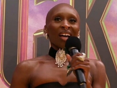 Cynthia Erivo e Ariana Grande, com quem contracena em Wicked. "Nunca realmente falei sobre isso antes. Nunca falei de verdade sobre o quão difícil minha jornada foi. Acho que sou simplesmente muito grata, e você aprende a olhar para o lado positivo. Aprender o que eu precisava significou que pude aprender o que precisava no teatro, e aprender o que aprendi no teatro significou que eu sabia o que fazer na Broadway, e isso me preparou para a TV e o cinema"