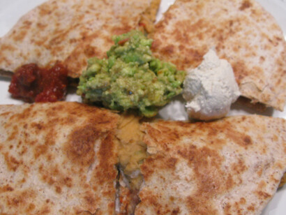 El debate sobre las dietas basadas en plantas suele comenzar con una confusión terminológica.
Quesadillas veganas