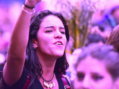Manifestante en una marcha durante el 8M