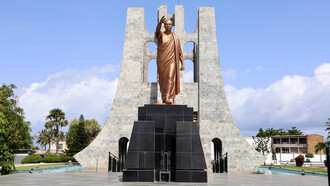Statue de Kwame Nkrumah à Accra. Considéré comme l'un des principaux architectes du panafricanisme moderne, le premier président du Ghana demeure une référence dans les réflexions sur l'indépendance politique, l'unité nationale et l'autodétermination africaine