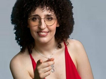 La collaborazione con giovani musicisti rafforza uno stile basato sull’ascolto reciproco e sull’interazione collettiva