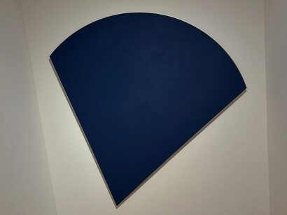 Installation view at the San Francisco Museum of Modern Art (SFMOMA) featuring Ellsworth Kelly’s Blue Panel (1985, oil on canvas), from the Doris and Donald Fisher Collection. Photo: © İdil Burkutoğlu