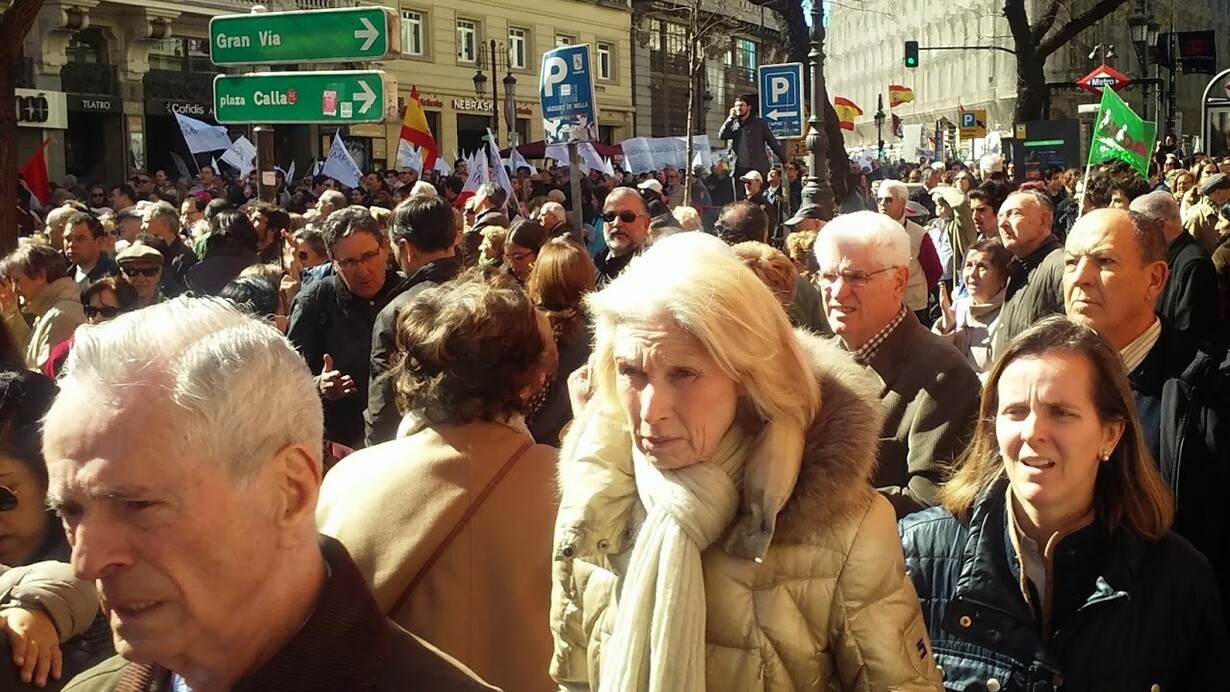 La población española sale a las calles
