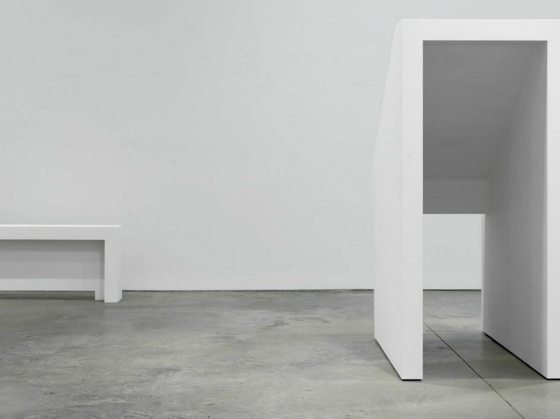 Jacob Kassay, Installation view: H-L, 2016. Courtesy of 303 Gallery 