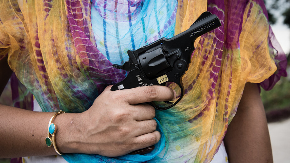Kanpur. Il revolver leggero fabbricato specialmente per le donne da The Field Gym Factory, foto Ivan Sarfatti
