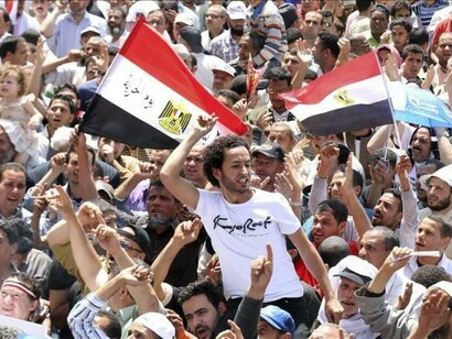 El 11 de febrero de 2011, 18 días después del inicio de las protestas, la dimisión del presidente Mubarak parecía situar a la Primavera Árabe en una nueva dimensión