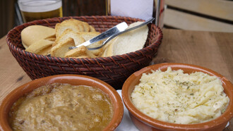 Los dos platos, dos de las estrellas de la gastronomía española en general y conquense en particular